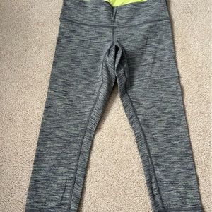 Patterned lululemon cropped leggings